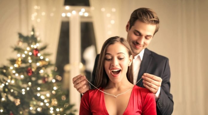 This Valentine’s Day Melt Her Heart With Gorgeous Custom Jewelry! Gorgeous Jewelry at valentines day