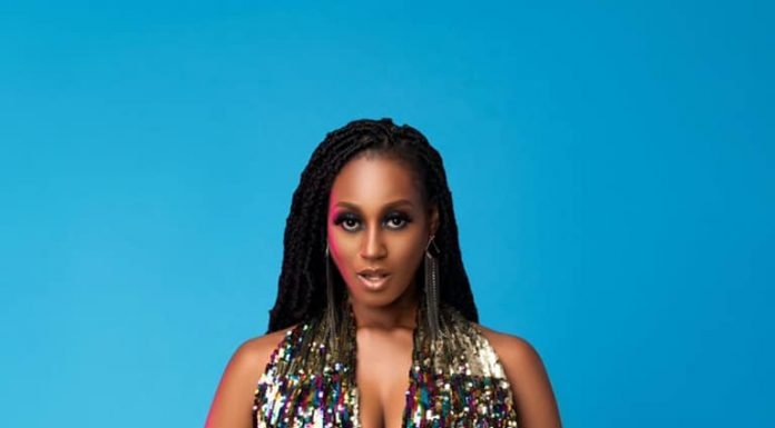 Actress Throwing Color Shade