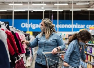 5 Great Reasons to Shop for Fashion in This Economic Climate Shop for Fashion in This Economic Climate