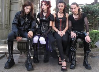 Why is Gothic Clothing Popular? Gothic Clothing Popular