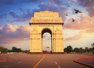 Visit India’s Heart, Delhi — Celebrate Your Holidays The India Gate in Delhi