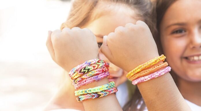 How to Make Fun String Bracelets? How to Make Fun String Bracelets