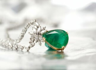 The Sparkle of Luxury: Discovering High-End Jewelry Trends luxury gemstone jewelry